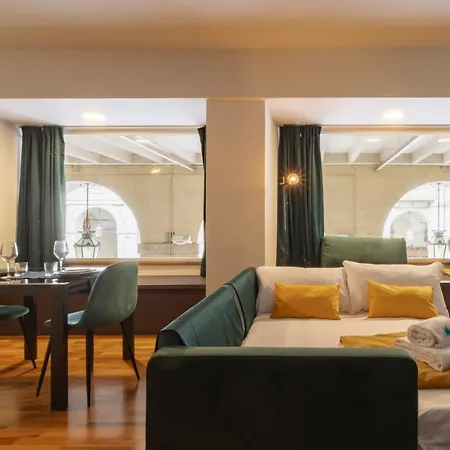 Lägenhet Bed & Books By Wonderful Italy