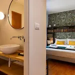 Daire Bed & Books By Wonderful Italy